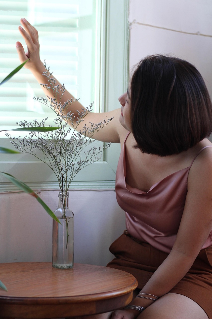 Why You Should Never Send Bank Details on a First Chat A Guide to Online Safety