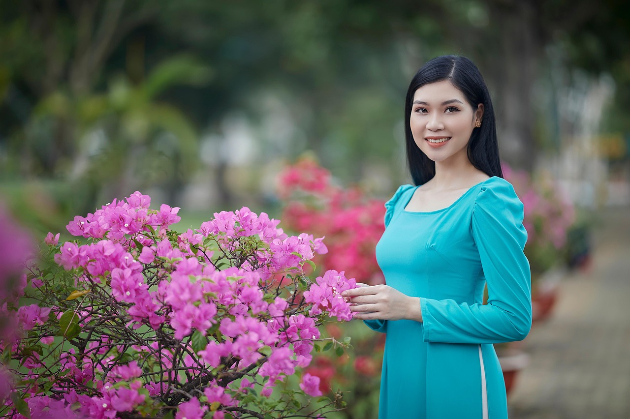 Secrets of Chat-Based Connections Revealed by Experts