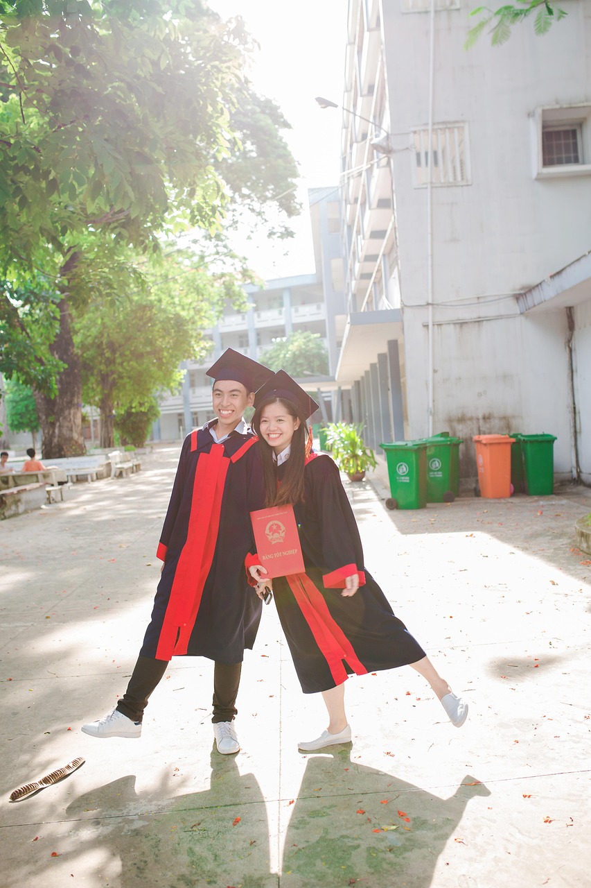 How to Spot a Fake How to Date After Loss Profile Because Love is a Many Splendored Scam