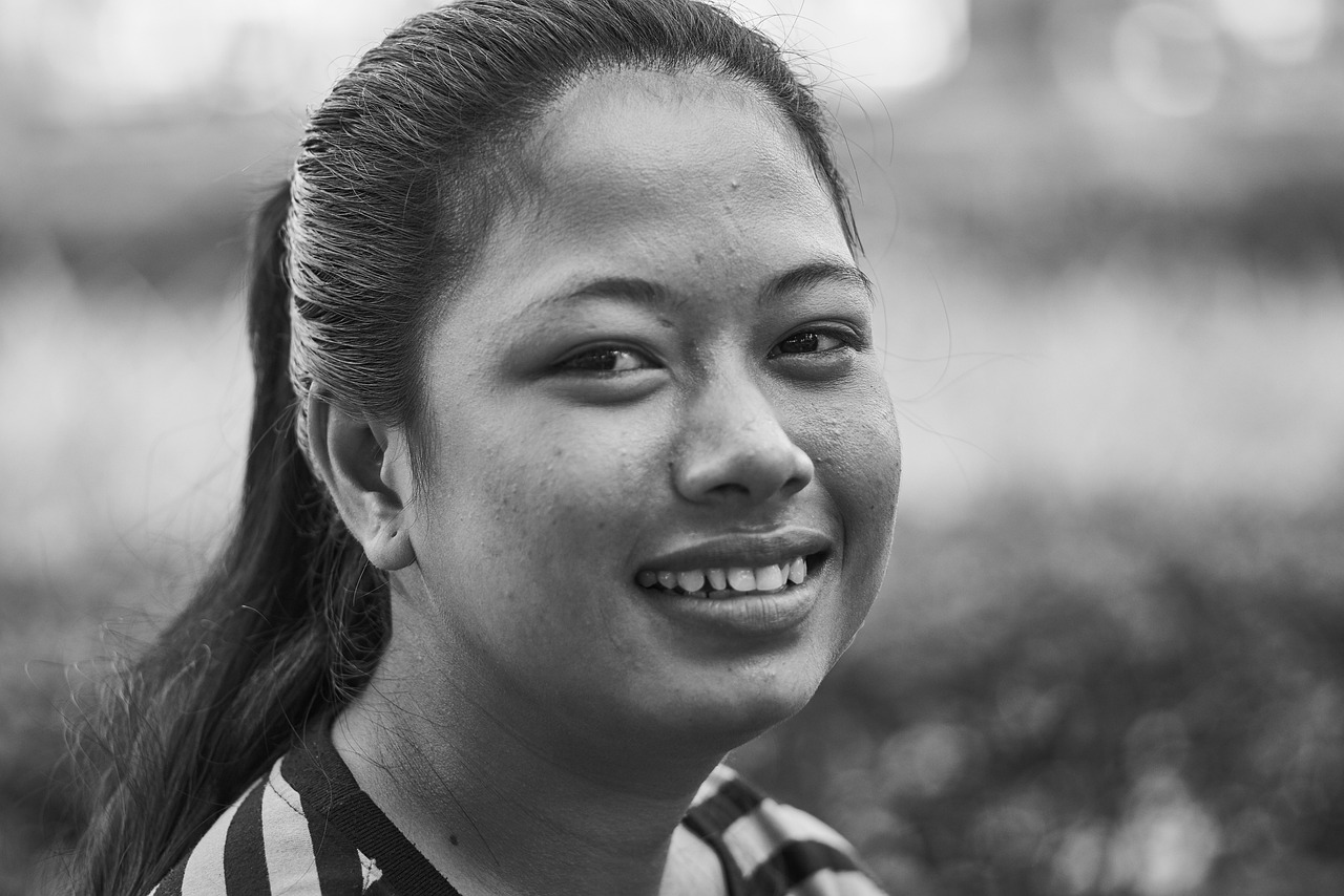 Interview A Dating Coach on How to Transition Online to Offline