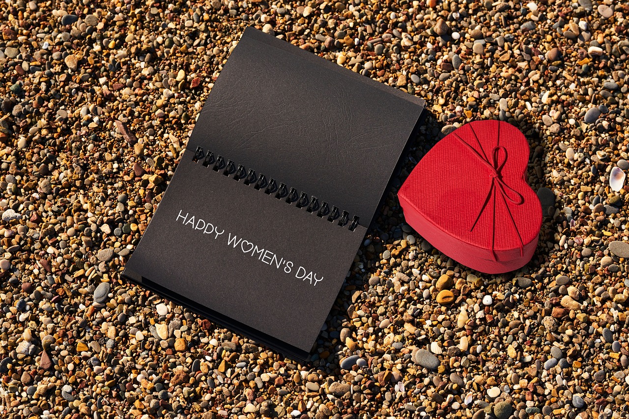 Dos and Donts of Digital Romance Revealed by Experts