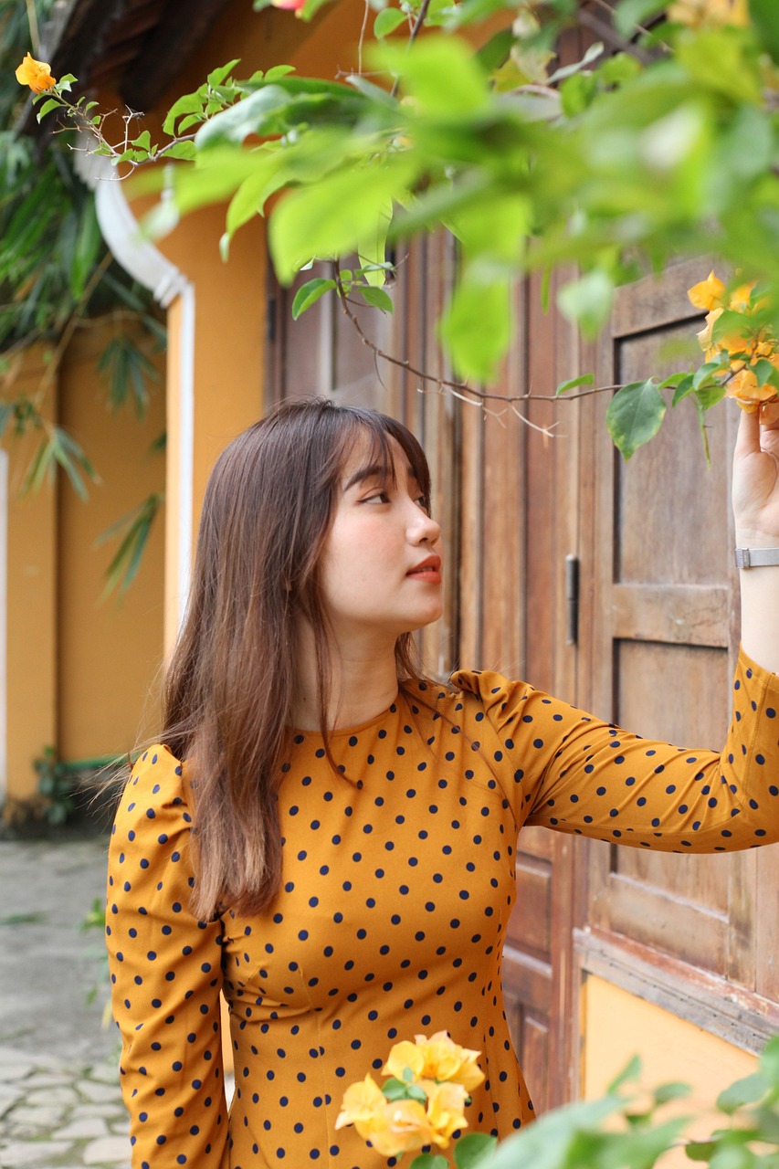 Understanding Online Compliments Psychology