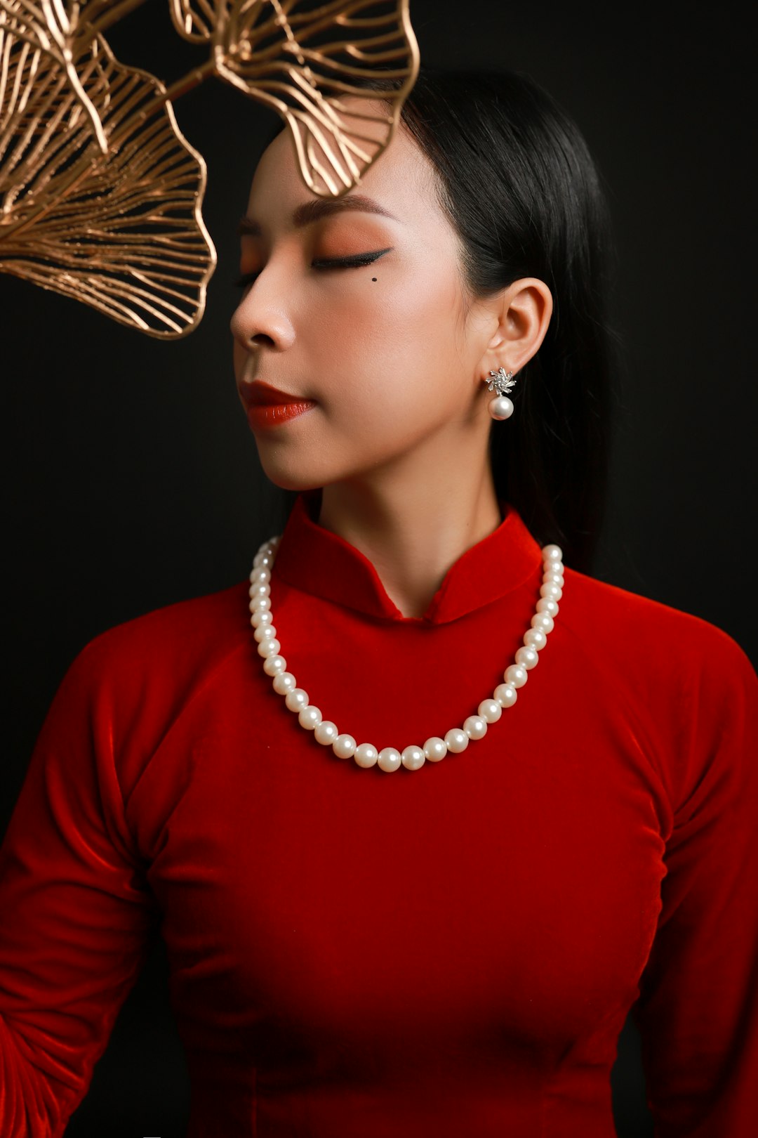 The Elusive Art of Forming Genuine Chat-Based Connections