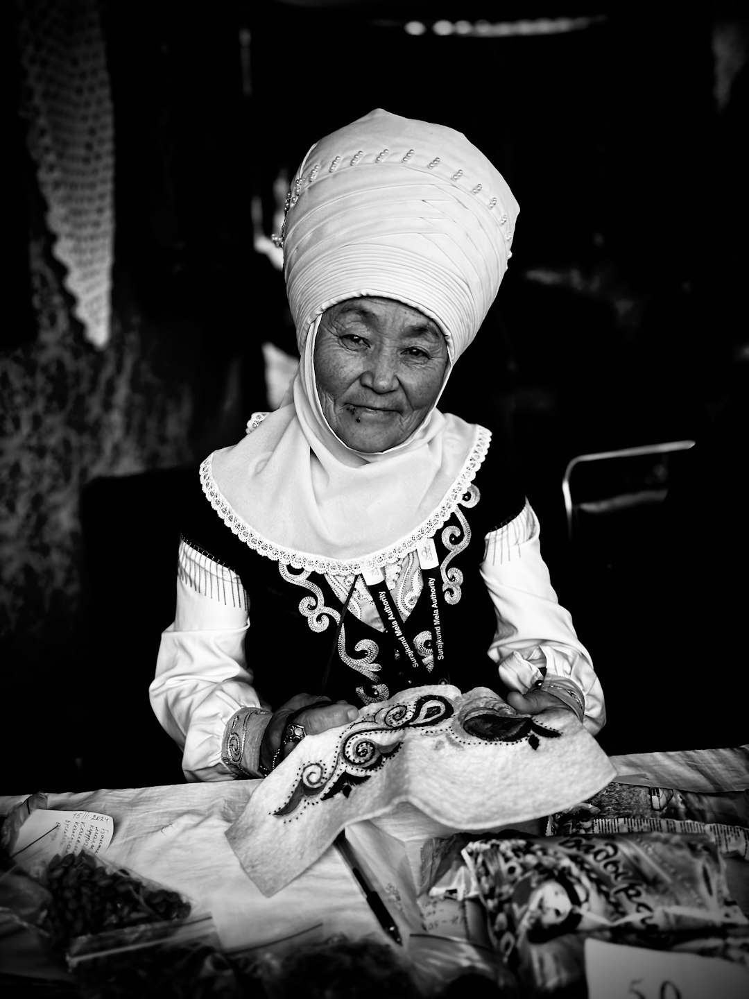 Why Chatting with Strangers Can Boost Your Confidence Shared by Dating Coaches