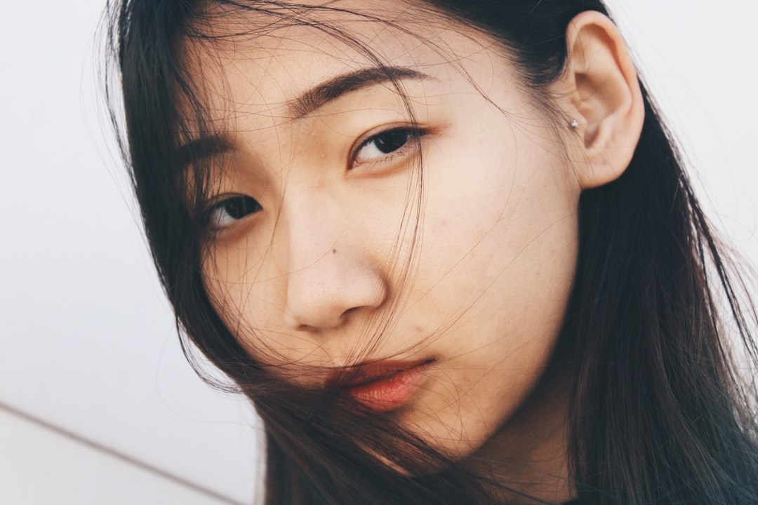 How to Recognize Instant Attraction in Strangers A Humorous Guide