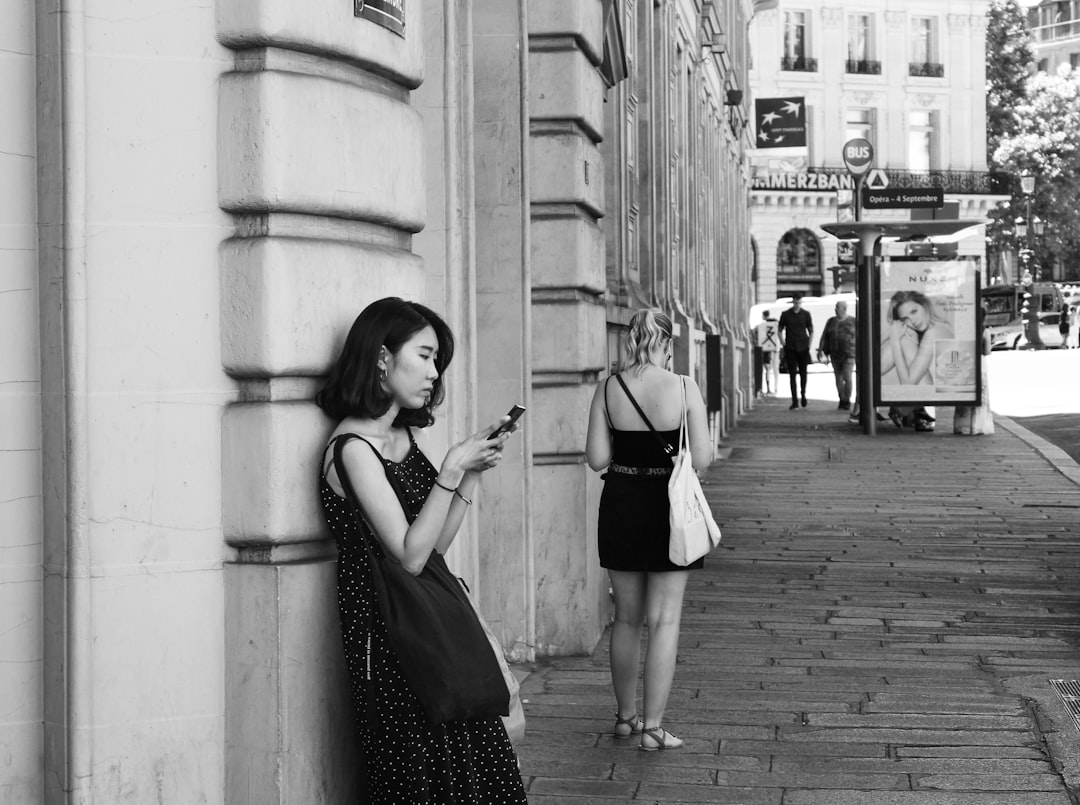 Dealing with Shy Chat Partners